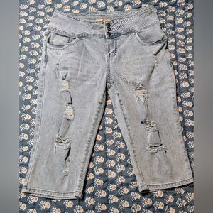 Hybrid & Company Super Comfy Stretch Denim Knee Length Capris/Bermuda Shorts 16